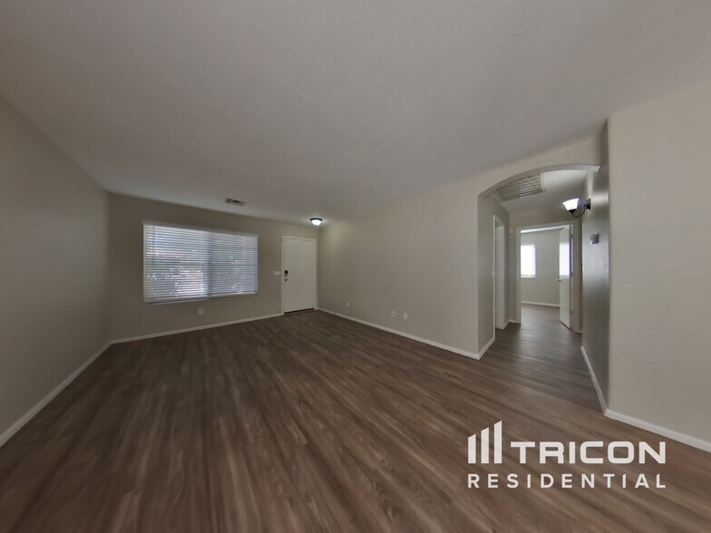 Building Photo - 991 E Monteleone St