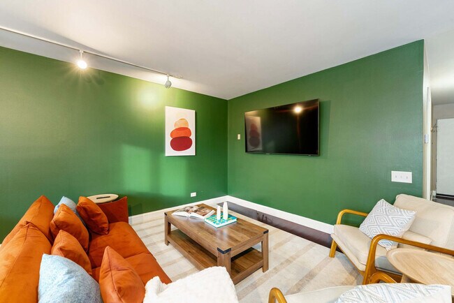 Building Photo - 1600 N Halsted St