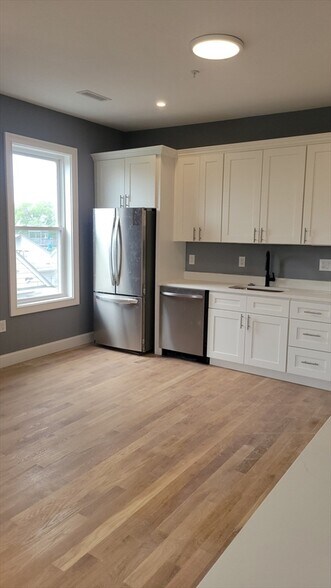 Building Photo - 341 Cambridge St