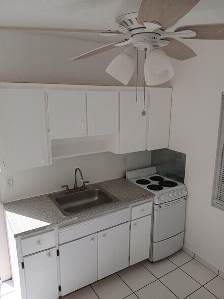 Building Photo - 2253 SW 16th St