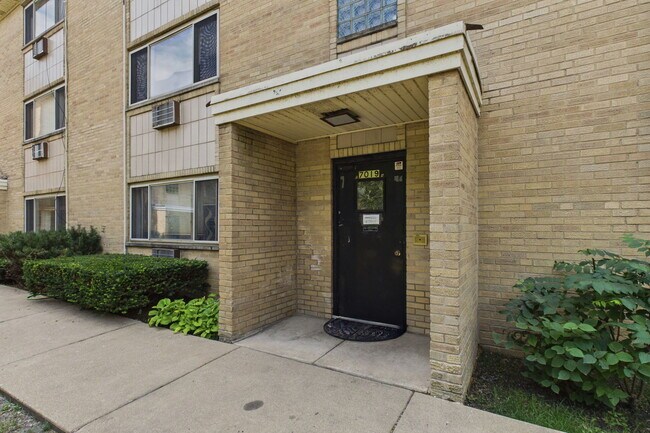 Building Photo - 7019 N Ridge Blvd