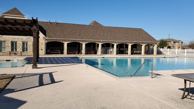 Building Photo - 1621 Colonial Dr