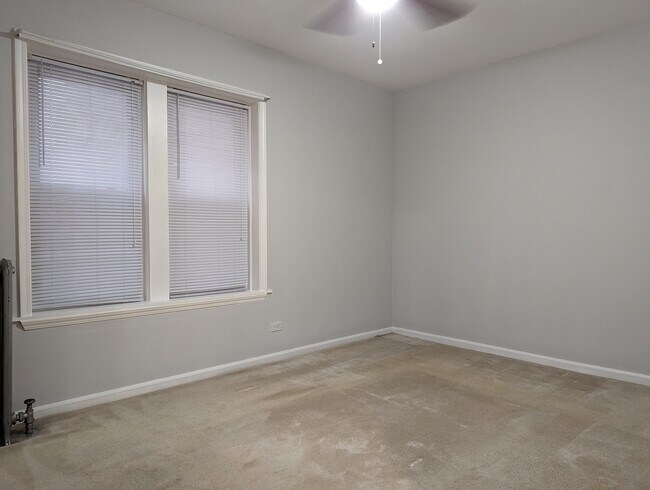 Building Photo - 5650 N Spaulding Ave