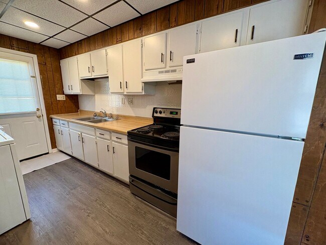 Building Photo - 501-503 E High St