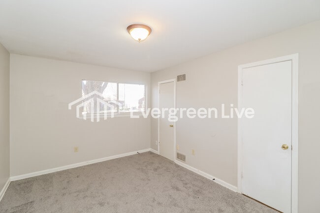 Building Photo - 3404 Renault St