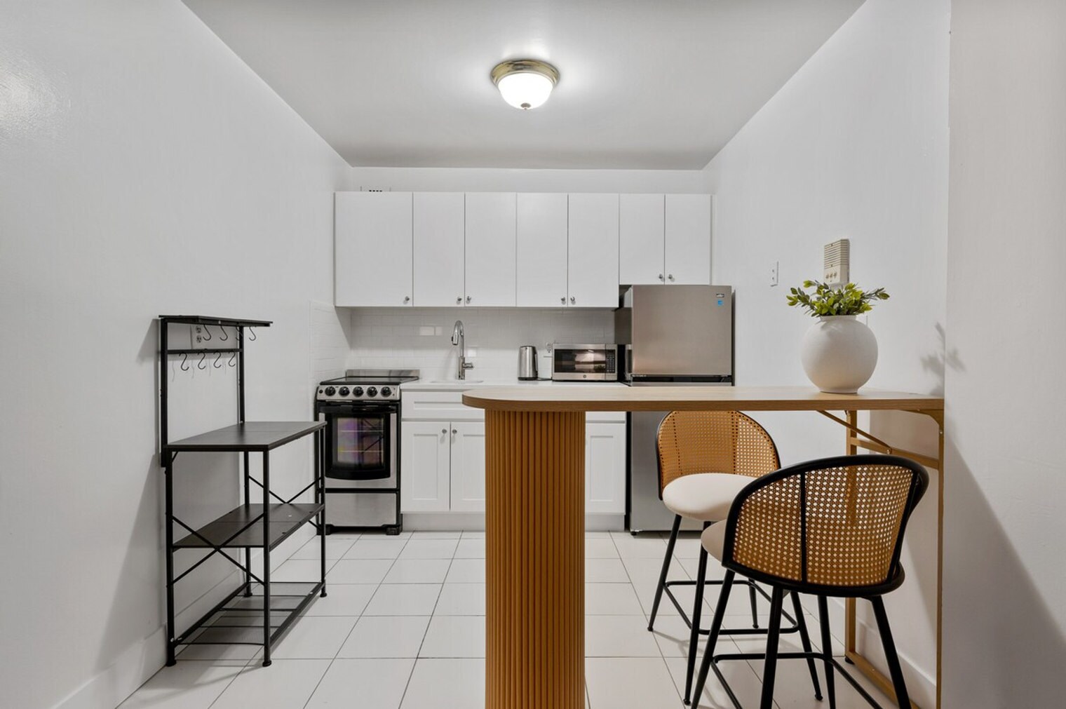 Building Photo - 132 E 45th St