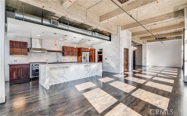 Building Photo - 207 E Broadway