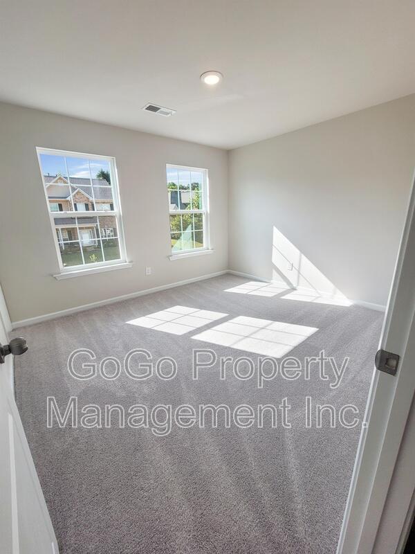 Building Photo - 22 Echo Valley Dr