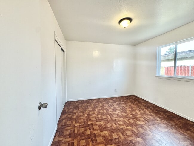 Building Photo - 277 Cherry Way