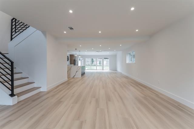 Building Photo - 2418 Grandview Dr