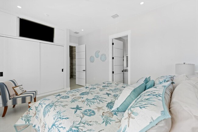 Building Photo - 247 Pescayo Ave