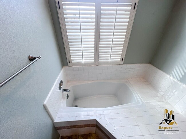 Building Photo - 8204 Eversley Ct