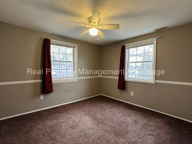 Building Photo - Cute Three-Bedroom with Large Deck!