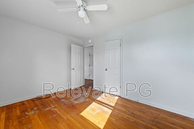 Building Photo - 319 Britton St