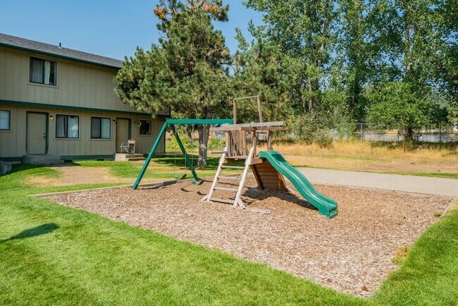 Building Photo - 1600 W 7th St