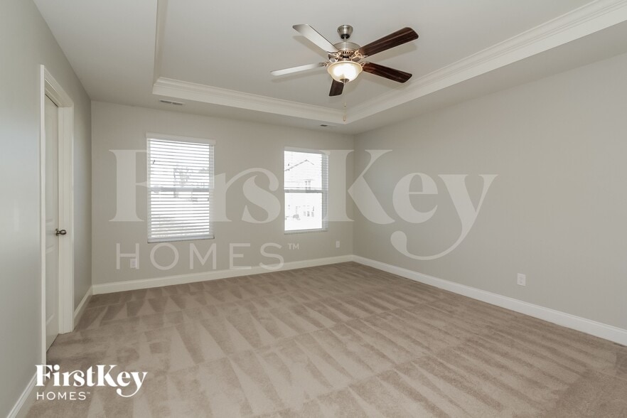 Building Photo - 9324 Sloan Forest Dr