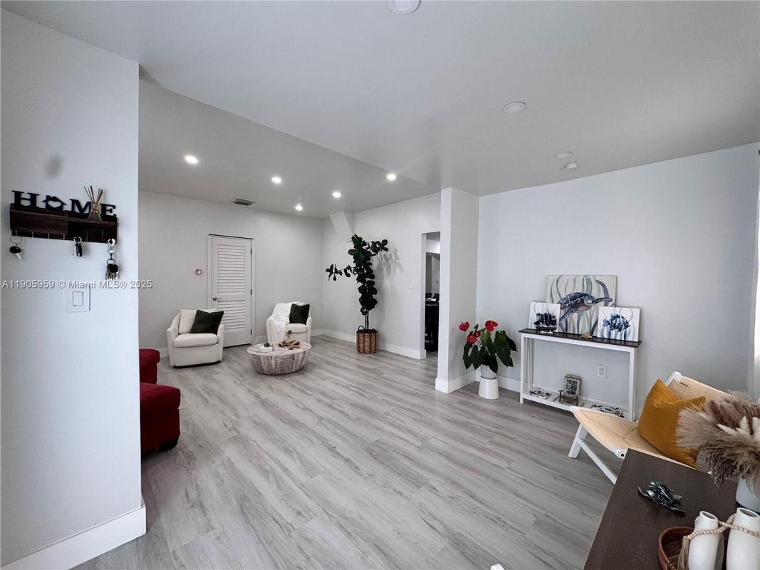 Building Photo - 6159 SW 22nd St