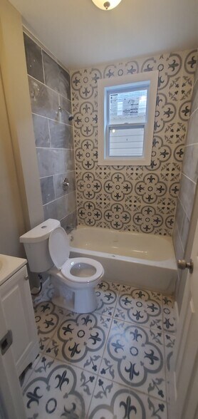 Building Photo - 379 Chadwick Ave