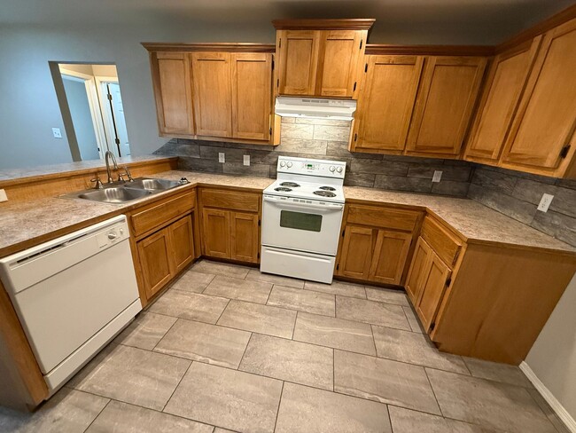 Building Photo - 2 Bed 1 Bath House, Total Electric, Yard Care Included.