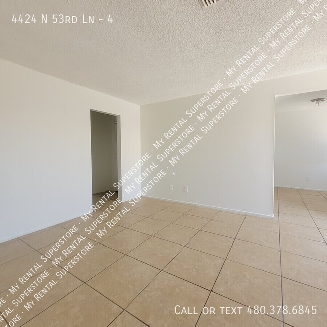 Building Photo - 4424 N 53rd Ln