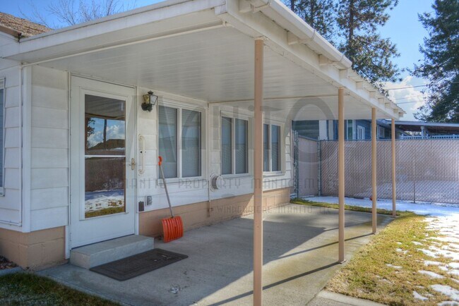 Building Photo - **COMING SOON** Spacious Hobby Home