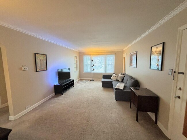 Building Photo - 8505 W Center St