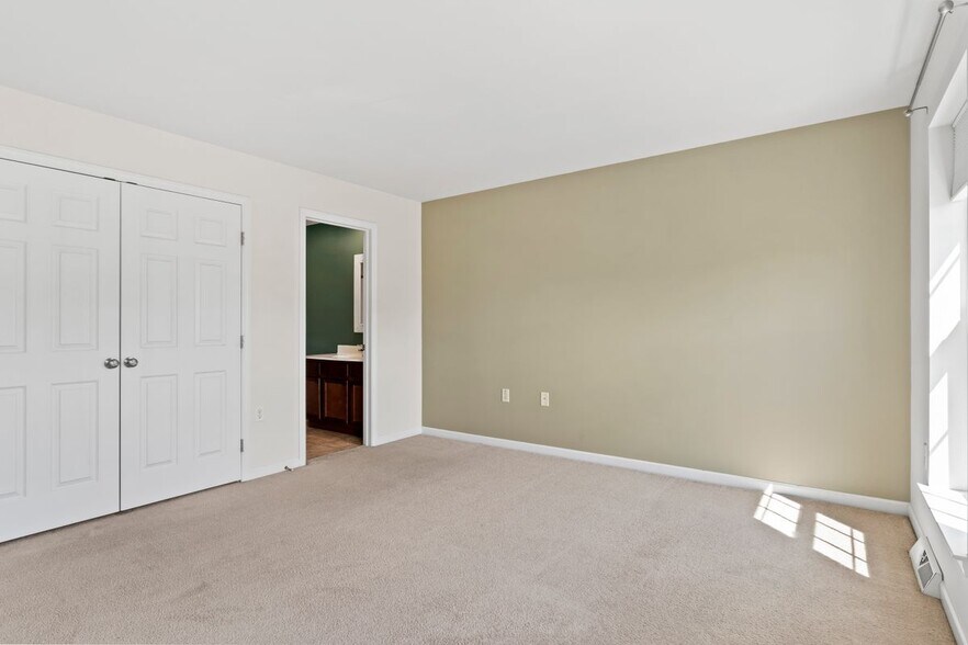 Building Photo - 3030 Meridian Cmns