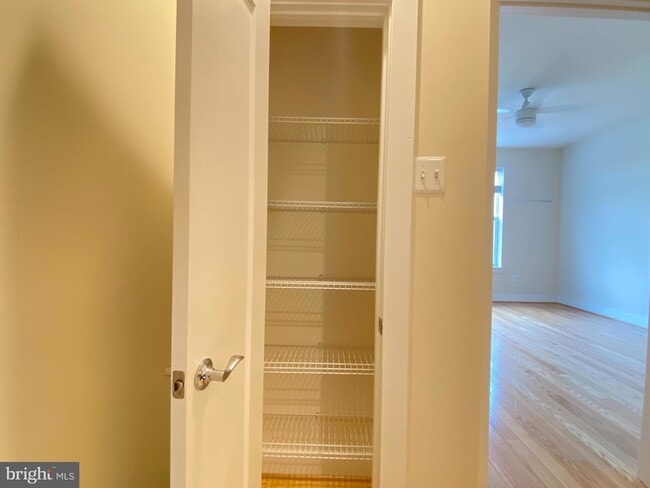 Building Photo - 924 King Farm Blvd