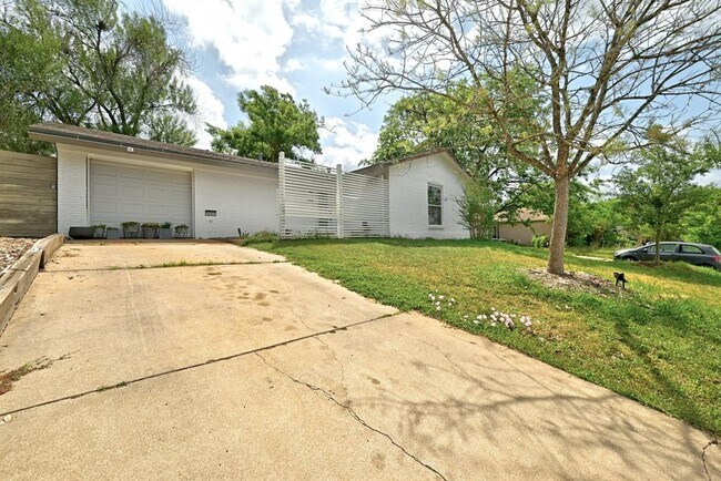 Building Photo - 5303 Gladstone Dr
