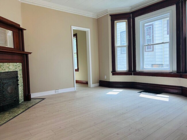 Building Photo - 440 Winona St