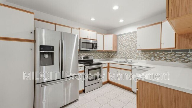 Building Photo - 1233 Hollyhock Ln