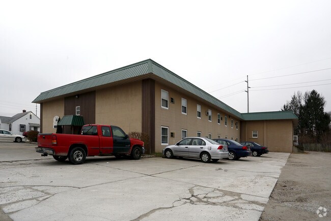 Building Photo - Twin Pine Apartments