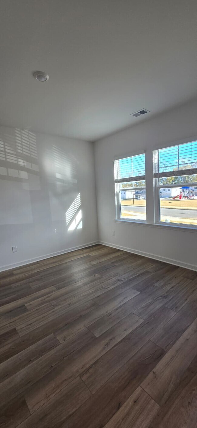 Building Photo - 97 Elijah St