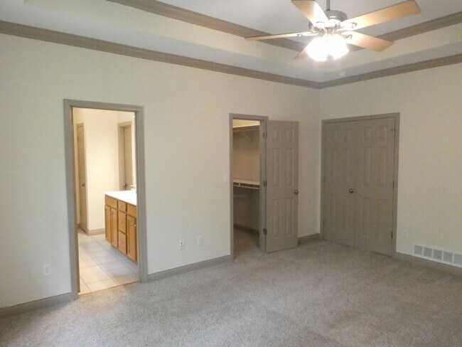 Building Photo - 3 Bedroom House in Mill Creek Manor