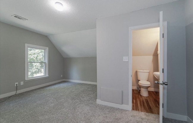 Building Photo - Beautiful 3-Bed 1-Bath Available Now in Hastings!