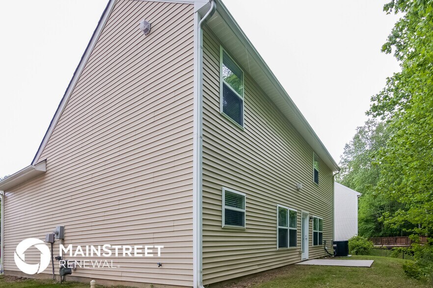 Building Photo - 12416 Oakton Hunt Dr