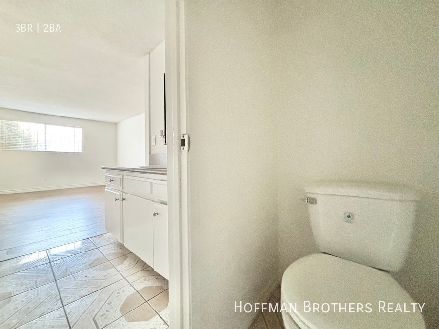 Building Photo - 316 E Hyde Park Blvd