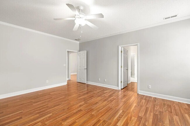 Building Photo - 3225 Mayflower Ln