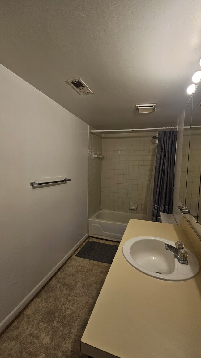 Building Photo - 450 Abbotsleigh Ct