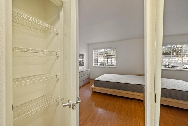 Building Photo - 2702 Somerset Park Cir