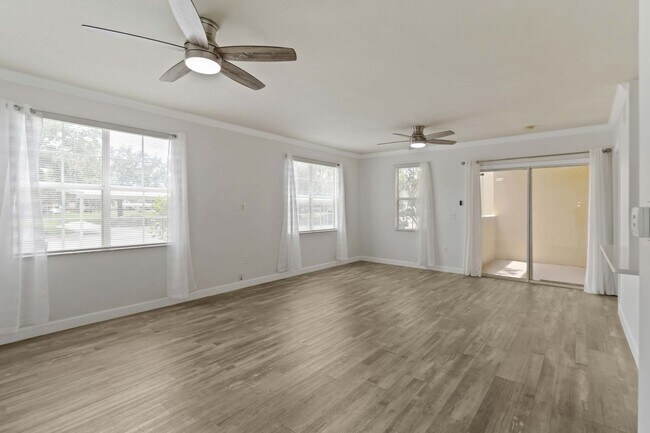 Building Photo - Newly updated 2 Bed / 2 Bath condo availab...