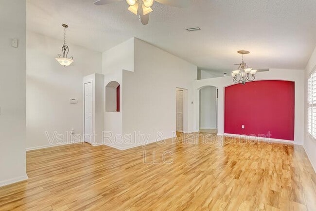 Building Photo - 608 Birchbark Trail