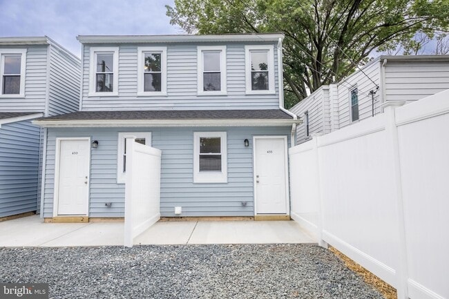 Building Photo - 655 Bourbon St