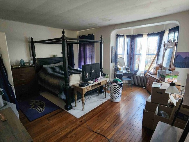 Building Photo - 496 Linden Ave