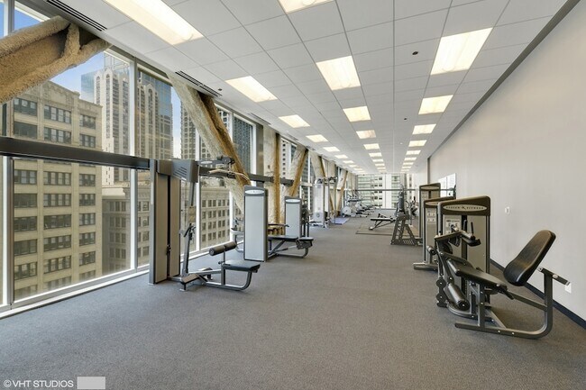 Building Photo - 8 E Randolph St