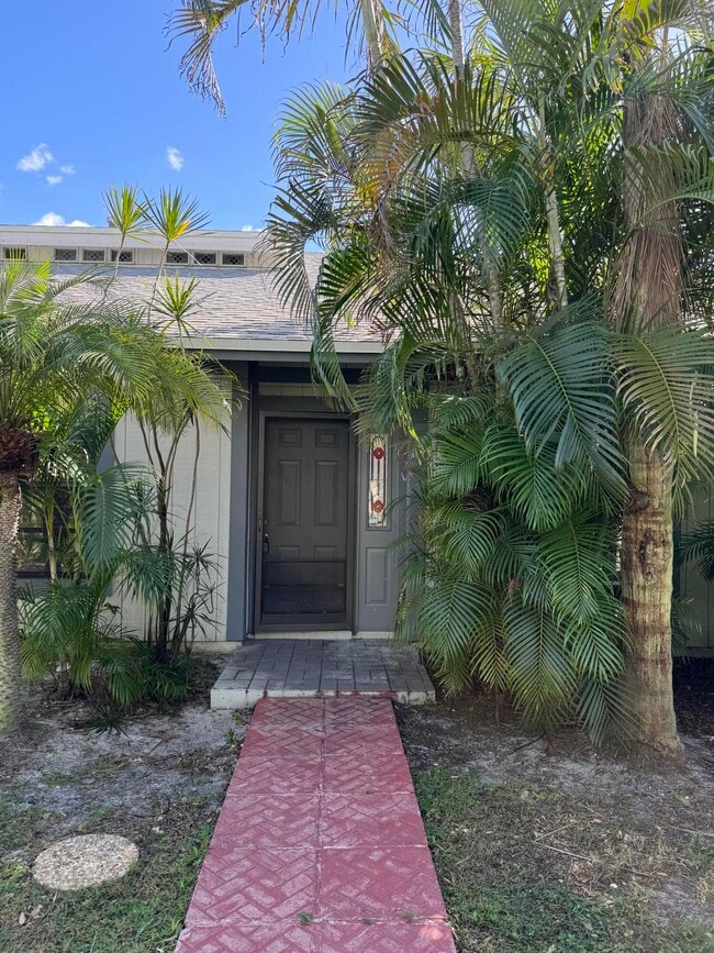 Primary Photo - 429 N Cypress Dr