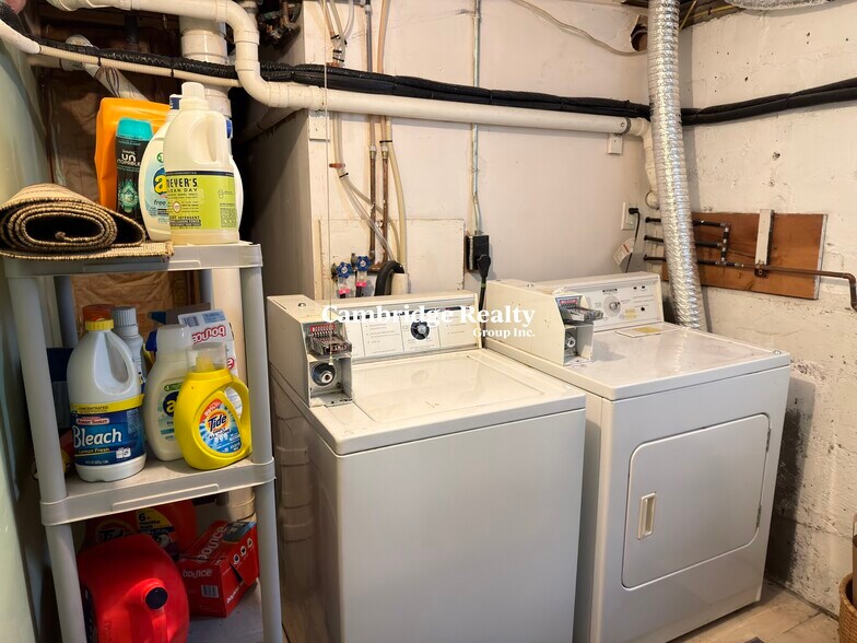 Building Photo - 20 Magnus Ave