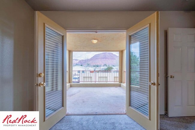 Building Photo - Dog Friendly! Great 2 Bedroom, 2 Bathroom ...