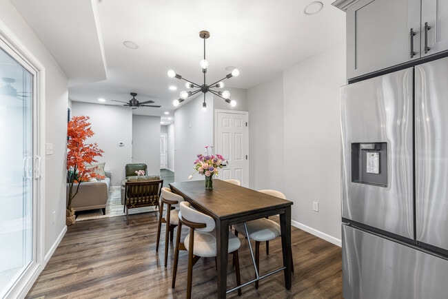 Building Photo - 515 Delamore Pl