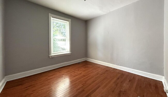 Building Photo - 459 Winona St